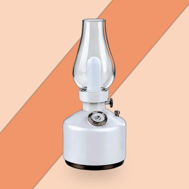 Modern White Glass Chimney Lantern Lamp(Taa ya kisasa ya meza ya glasi ya chemli nyeupe)